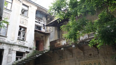 В Одесі на території друкарні Фесенка тривають будівельні роботи, містяни викликали поліцію В Одесі на території друкарні Фесенка тривають будівельні роботи, містяни викликали поліцію