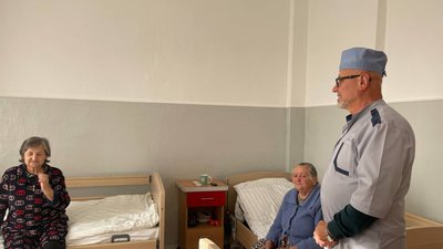 Василь Дунець з пацієнтами Василь Дунець з пацієнтами