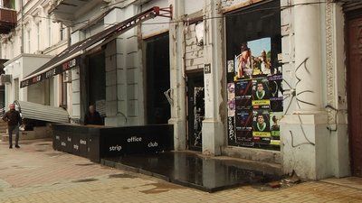 З пам'ятки архітектури у центрі Одеси прибрали незаконну прибудову З пам'ятки архітектури у центрі Одеси прибрали незаконну прибудову