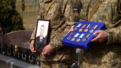 У Житомирі попрощалися з двома десантниками – Артемом Пастовенським і Максимом Богдановичем У Житомирі попрощалися з двома десантниками – Артемом Пастовенським і Максимом Богдановичем