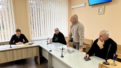 Переплати на секторі почесних поховань під Полтавою: суд знову відклав розгляд справи