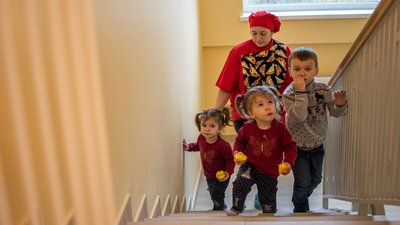 Як Чернівецька благодійниця рятує мам, аби вони допомагали іншим жінкам Як Чернівецька благодійниця рятує мам, аби вони допомагали іншим жінкам