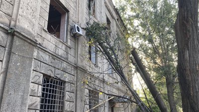 У Руській Лозовій на руїнах будинків шукають матеріали для відбудови У Руській Лозовій на руїнах будинків шукають матеріали для відбудови