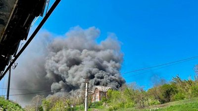 У Лисичанську внаслідок обстрілу армії РФ згоріла гімназія, яка була побудована бельгійцями понад сотню років тому У Лисичанську внаслідок обстрілу армії РФ згоріла гімназія, яка була побудована бельгійцями понад сотню років тому