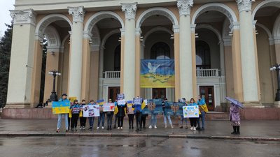 У Полтаві організували акцію на підтримку полонених та безвісти зниклих воїнів У Полтаві організували акцію на підтримку полонених та безвісти зниклих воїнів