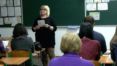 Двічі на тиждень, навіть без світла: як переселенці Рівному вчать українську мову і чи є прогрес Двічі на тиждень, навіть без світла: як переселенці Рівному вчать українську мову і чи є прогрес