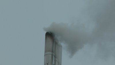 Жителі вулиці Івасюка у Франківську скаржаться на викиди з місцевого монастиря