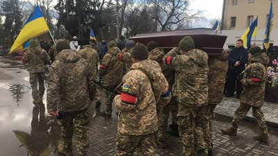 "Він завжди був за правду, за свободу" — у Сумах поховали військового Євгенія Маркарова "Він завжди був за правду, за свободу" — у Сумах поховали військового Євгенія Маркарова
