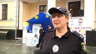 У Житомирі збирали шкільне приладдя для дітей з малозабезпечених родин У Житомирі збирали шкільне приладдя для дітей з малозабезпечених родин