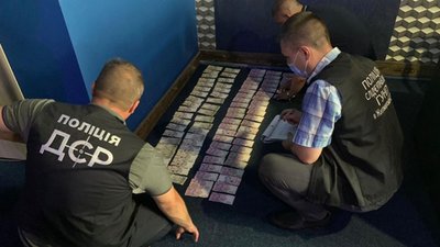 На Житомирщині поліція затримала 7 жителів області, яких підозрюють в організації підпільного казино На Житомирщині поліція затримала 7 жителів області, яких підозрюють в організації підпільного казино