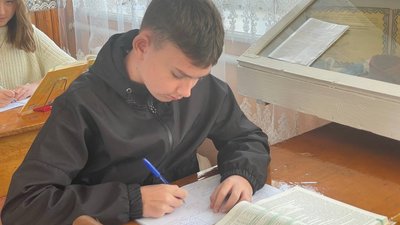 Учень 8 класу Учень 8 класу