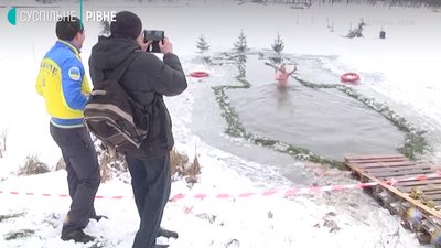 Підготовка до Водохреща у Рівному: крига є, але хрест не вирізатимуть Підготовка до Водохреща у Рівному: крига є, але хрест не вирізатимуть