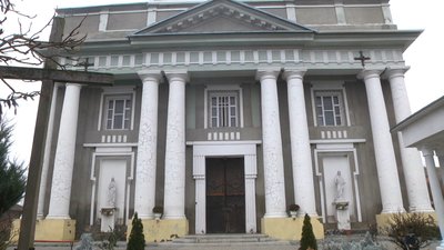 Костел у Чорному Острові, де знаходиться усипальниця роду Пшездецких. Фото: Суспільне.