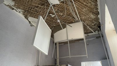 У Чугуєві росіяни розбили школу 6 У Чугуєві росіяни розбили школу 6