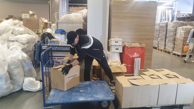 Одеські волонтери передали майже 30 тисяч продуктових наборів у район Миколаївщини Одеські волонтери передали майже 30 тисяч продуктових наборів у район Миколаївщини