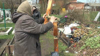 Готуються до Великодня: жителі Франківської ТГ влаштували стихійні сміттєзвалища на кладовищах Готуються до Великодня: жителі Франківської ТГ влаштували стихійні сміттєзвалища на кладовищах