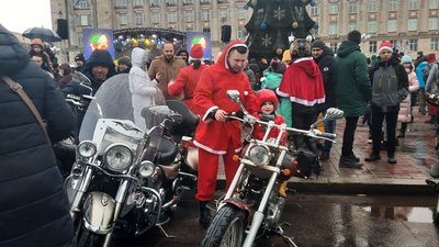 У Черкасах засяяла головна ялинка