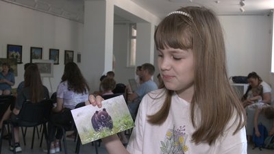 У Черкасах світлярка навчає дітей-переселенців фотографувати тварин