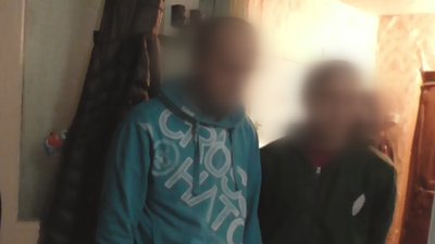 У Сумах знайшли чоловіків, що вкрали прапор з могили Героя Небесної Сотні У Сумах знайшли чоловіків, що вкрали прапор з могили Героя Небесної Сотні