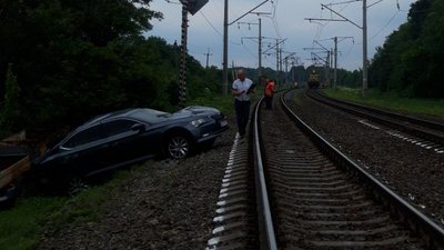 На Вінниччині ДТП на залізничному переїзді: загинув водій Skoda