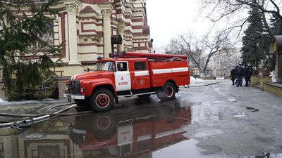 Пожежу на території Благовіщенського собору у Харкові загасили: що відомо про причини займання Пожежу на території Благовіщенського собору у Харкові загасили: що відомо про причини займання