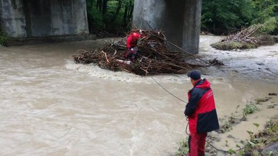 На Косівщині з річки витягнули тіло чоловіка