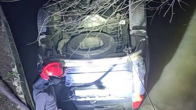 упав у річку упав у річку