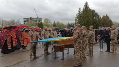 У Тернополі попрощалися з бійцем Павлом Матлашевським У Тернополі попрощалися з бійцем Павлом Матлашевським