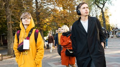 Учасники аудіопрогулянки, яка відбувалася під час фестивалю ТRANSLATORIUM-2021 у Хмельницькому. Учасники аудіопрогулянки, яка відбувалася під час фестивалю ТRANSLATORIUM-2021 у Хмельницькому.