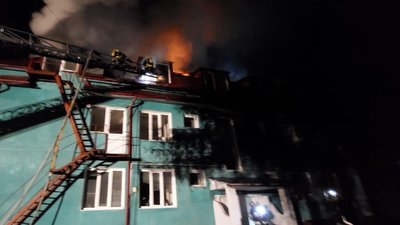В Івано-Франківську рятувальники годину гасили пожежу в поліклініці