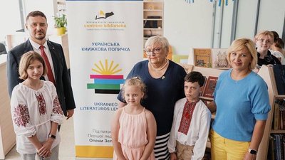 У бібліотеках Європи відкривають полички з українськими книжками