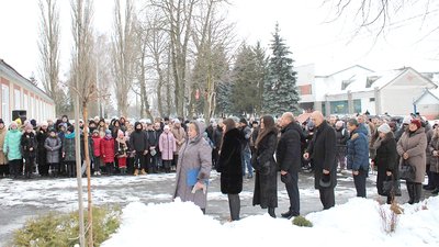 У селі на Вінниччині відкрили меморіальну дошку загиблому Герою Денису Поліщуку У селі на Вінниччині відкрили меморіальну дошку загиблому Герою Денису Поліщуку