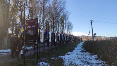 На Алеї Героїв — 57 банерів про загиблих жителів громади На Алеї Героїв — 57 банерів про загиблих жителів громади