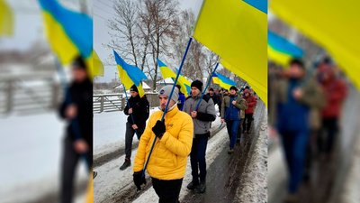 На Чернігівщині поховали трьох бійців, які загинули на Донеччині На Чернігівщині поховали трьох бійців, які загинули на Донеччині