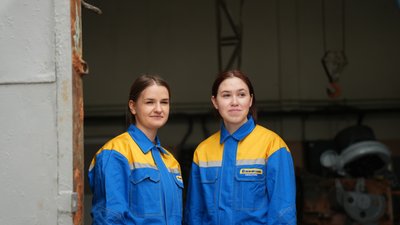 "Хочеться довести, що дівчата також зможуть". У Сумах студенток вчать кермувати тракторами та комбайнами "Хочеться довести, що дівчата також зможуть". У Сумах студенток вчать кермувати тракторами та комбайнами