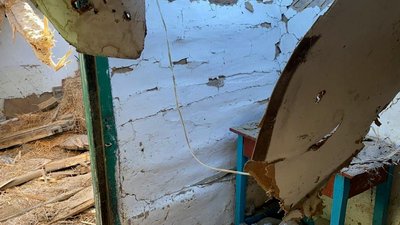 Влучили в нежилий будинок: росіяни зі ствольної артилерії обстріляли Новгород-Сіверську громаду Влучили в нежилий будинок: росіяни зі ствольної артилерії обстріляли Новгород-Сіверську громаду