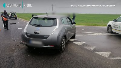 Машина в полі: у поліції розповіли подробиці ДТП біля Рівного Машина в полі: у поліції розповіли подробиці ДТП біля Рівного