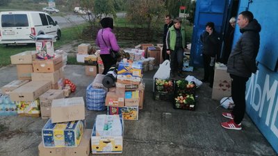 Шестеро волонтерок з Полтавщини від 2014 року возять допомогу для українських бійців Шестеро волонтерок з Полтавщини від 2014 року возять допомогу для українських бійців