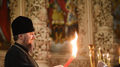Предстоятель ПЦУ зустрів Благодатний вогонь з Єрусалиму