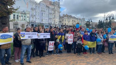 "Ні приєднанню до РФ": вінничани влаштували акцію проти "референдумів" на окупованих територіях України "Ні приєднанню до РФ": вінничани влаштували акцію проти "референдумів" на окупованих територіях України