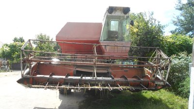 На Рівненщині комбайн зачепив пішохода. Чоловік загинув