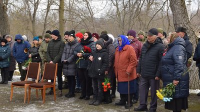 На Черкащині відкрили меморіальну дошку захиснику Володимиру Барзюку На Черкащині відкрили меморіальну дошку захиснику Володимиру Барзюку