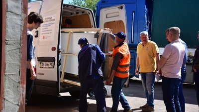До 3 кВт кожна: у Чернігові з'явилися дві пересувні установки сонячних панелей