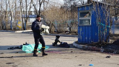 Наслідки обстрілу пункту гуманітарної допомоги у Харкові: фото Наслідки обстрілу пункту гуманітарної допомоги у Харкові: фото