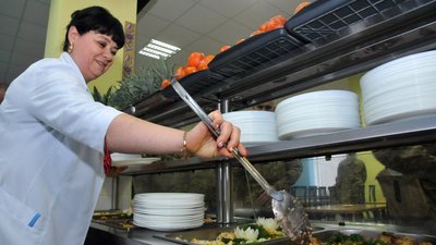 На Закарпатті перевіряють їдальні, де харчуються вимушені переселенці