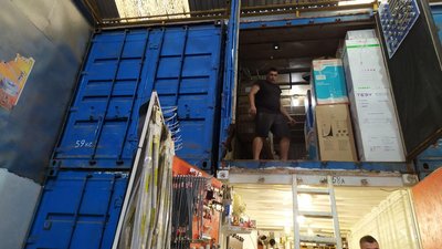У Чернівцях підприємці Калинівського ринку вивозять товар через можливе підтоплення У Чернівцях підприємці Калинівського ринку вивозять товар через можливе підтоплення