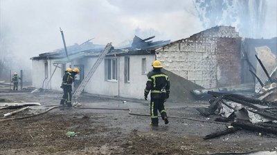 Вогонь перекинувся з іншої будівлі: в Луцькому районі згорів склад Вогонь перекинувся з іншої будівлі: в Луцькому районі згорів склад