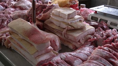 Ціни на м'ясо, молочні продукти та фрукти: яка ситуація на ринку в Рівному Ціни на м'ясо, молочні продукти та фрукти: яка ситуація на ринку в Рівному