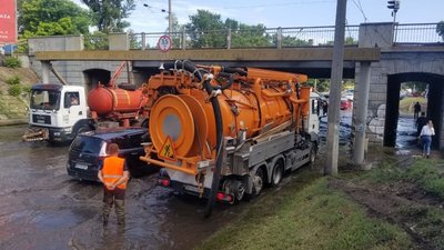 В Одесі другий день долають наслідки негоди: дві вулиці досі підтоплені