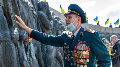 У Черкасах вшанували пам'ять учасників та жертв Другої світової війни У Черкасах вшанували пам'ять учасників та жертв Другої світової війни